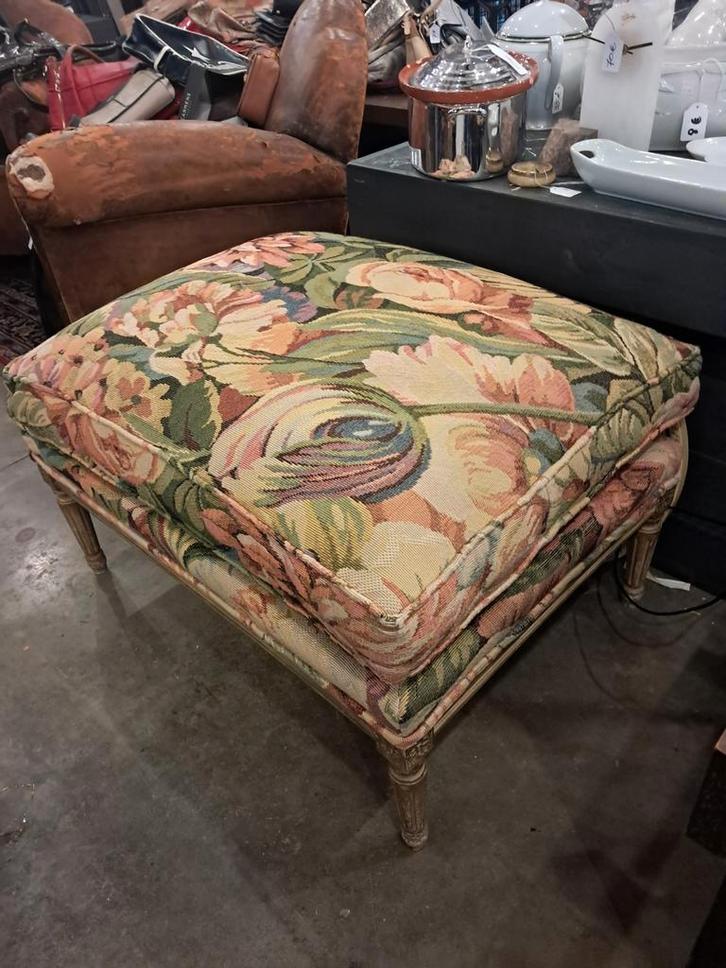 Vintage voetbank goede staat, Huis en Inrichting, Zetels | Voetbanken en poefs, Zo goed als nieuw, 50 tot 75 cm, 75 tot 100 cm