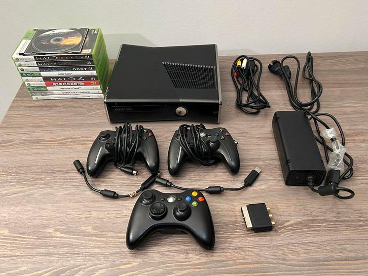Xbox 360 S 250GB + 3 controllers + 10 games + Scart kabel., Games en Spelcomputers, Spelcomputers | Xbox 360, Gebruikt, 250 GB