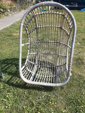 Rotan hangstoel egg (zonder paal) beschikbaar voor biedingen