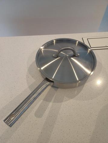 Steelpan ikea met deksel beschikbaar voor biedingen