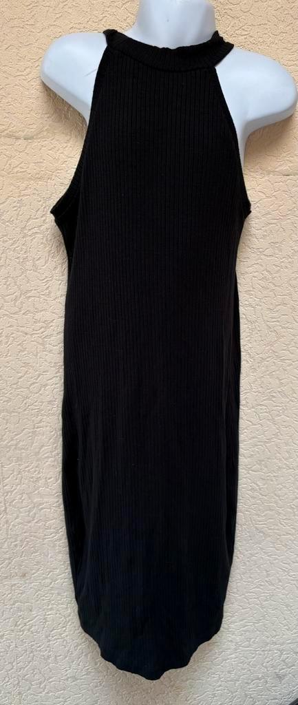 Robe moulante noire épaules dénudées M Pull & Bear, Kleding | Dames, Jurken, Zo goed als nieuw, Maat 36 (S), Zwart, Boven de knie