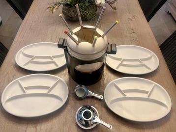 Mooi Fondue Set met brander + borden perfect onderhouden!!! beschikbaar voor biedingen
