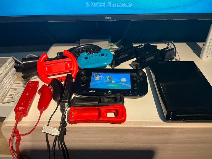 Wii U + Balansbord + 24 spellen + accessoires, Games en Spelcomputers, Spelcomputers | Nintendo Wii U, Gebruikt, Met 2 controllers