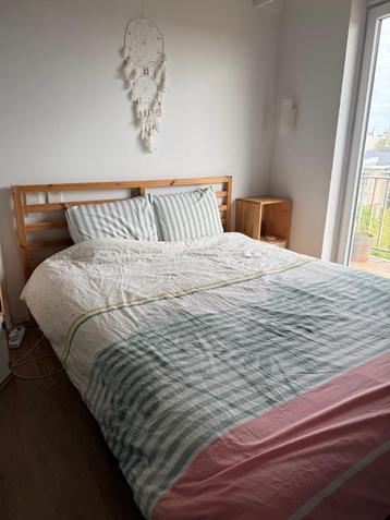 Lit double IKEA TARVA 160x200 + matelas MATRAND + chevets beschikbaar voor biedingen