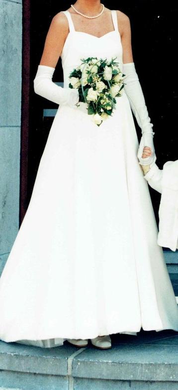 Trouwkleed kleur ecru maat 36-38, merk Linea Raffaelli beschikbaar voor biedingen