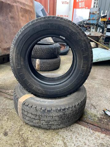 2 camionet zomerbanden Michelin 205/70 R15C 106/104R beschikbaar voor biedingen