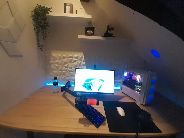Hyper x quadcast + Elgato low profile mic arm, Muziek en Instrumenten, Licht en Laser, Ophalen