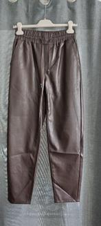 Broek Toxik / nep leder/ mt. 36/38, Kleding | Dames, Broeken en Pantalons, Bruin, Verzenden, Toxik, Zo goed als nieuw