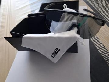 Bliz Hero Sport Zonnebril Mat Zwart met Smoke Lens beschikbaar voor biedingen