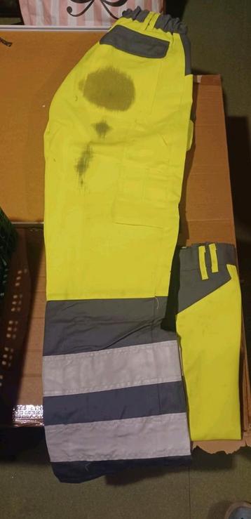 2 Werkbroeken  beschikbaar voor biedingen