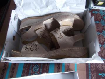 Beige schoenen van DAMART NIEUW nooit gedragen maat 39   beschikbaar voor biedingen