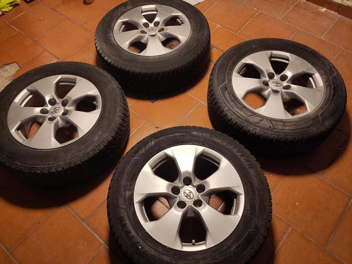 4 winterbanden + 17" aluminium velgen Toyota RAV4 2023, Auto-onderdelen, Banden en Velgen, Band(en), Winterbanden, 17 inch, 225 mm
