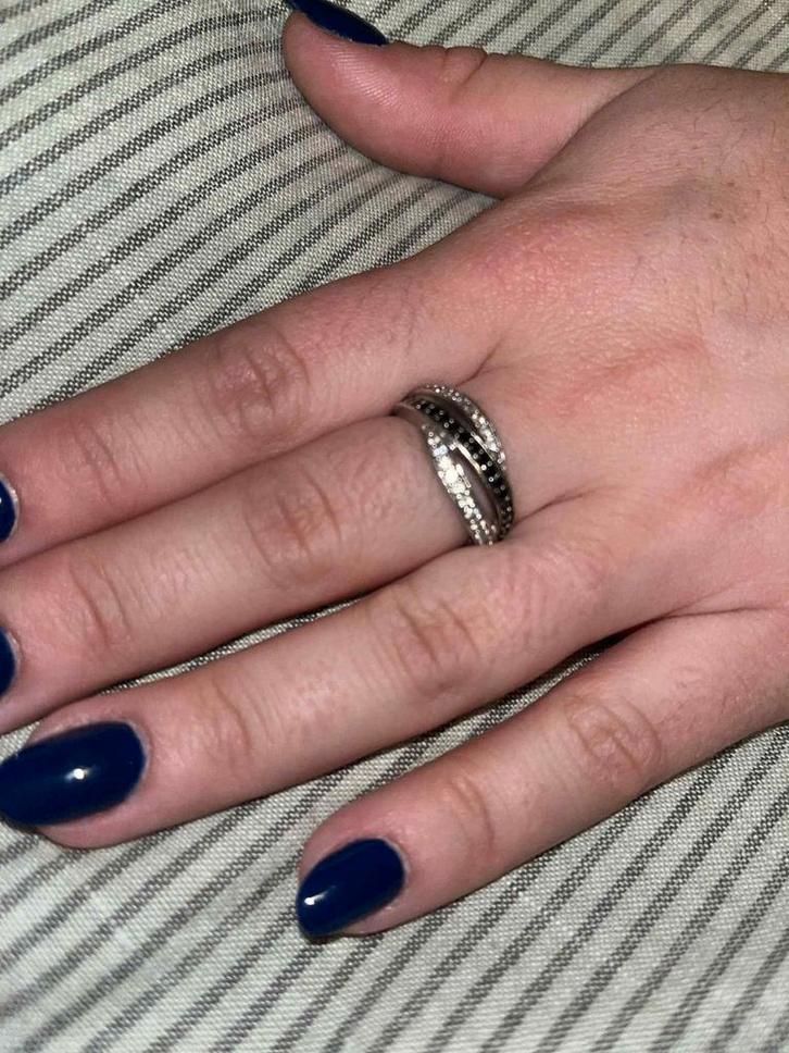 Bethany ring wit zilver wit en zwart zirkoniumoxiden, Handtassen en Accessoires, Uiterlijk | Cosmetica en Make-up, Zo goed als nieuw