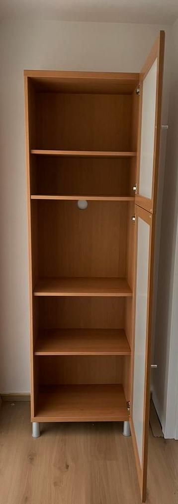 Kolomkast beschikbaar voor biedingen