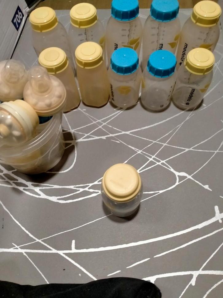 Medela drinkflessen (1 nieuwe), Kinderen en Baby's, Babyvoeding en Toebehoren, Ophalen