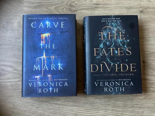 Carve the mark & the fates divide - Veronica Roth, Boeken, Taal | Engels, Zo goed als nieuw, Fictie, Ophalen of Verzenden