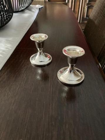 2 kandelaars zilver zo goed als nieuw de 2 stuks voor 5 euro beschikbaar voor biedingen