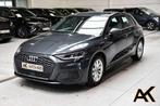 Audi A3 Sportback 30 TFSI Automaat - NAVI / CAMERA / ACC, Auto's, 116 g/km, Stof, Gebruikt, Euro 6