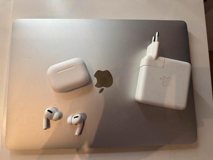MacBook Pro Touch Bar + AirPods Pro - Goede staat, Computers en Software, Apple Macbooks, Gebruikt, MacBook, 13 inch, Onbekend