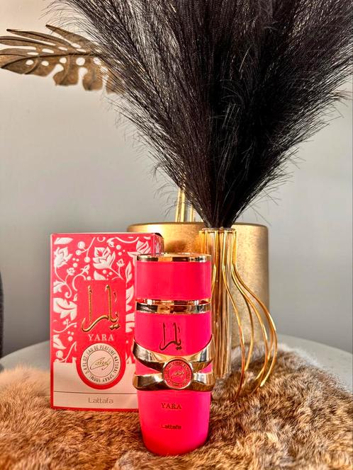 Lataffa Yara Candy, Handtassen en Accessoires, Uiterlijk | Parfum, Nieuw, Ophalen of Verzenden