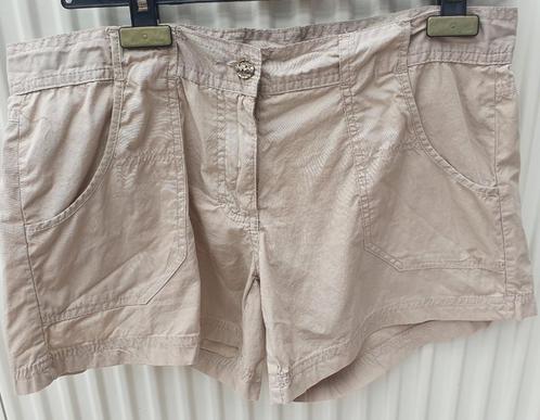 Beige short maat 40, Kleding | Dames, Broeken en Pantalons, Nieuw, Maat 38/40 (M), Beige, Ophalen of Verzenden