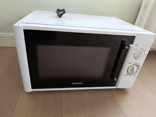 microgolfoven (wit) Severin, Elektronische apparatuur, Microgolfovens, Gebruikt, Vrijstaand, Microgolfoven, 45 tot 60 cm, Draaiplateau