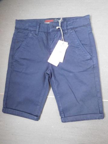 short "red and blu" 10 jaar (140) NIEUW beschikbaar voor biedingen