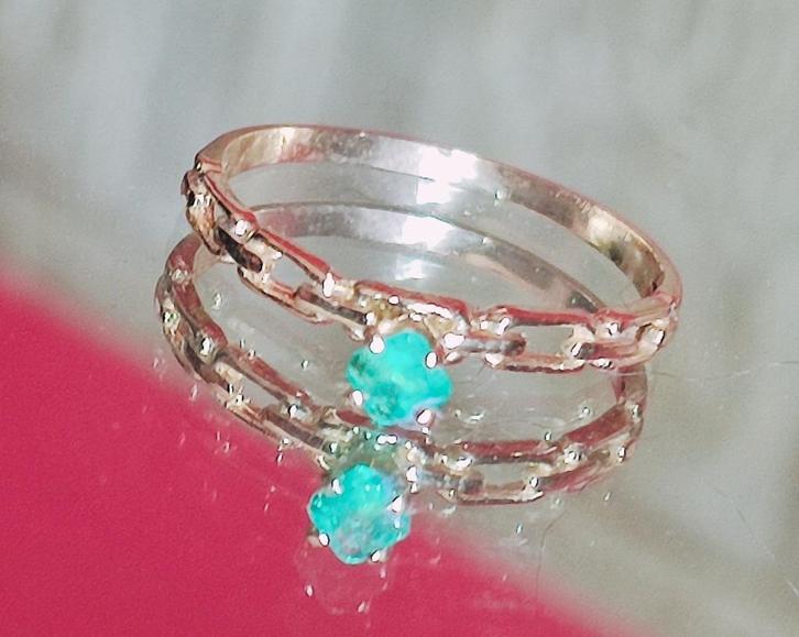 18 kt gouden ring met smaragd, Handtassen en Accessoires, Ringen, Zo goed als nieuw, Dame, Goud, Goud, Met edelsteen, Ophalen of Verzenden