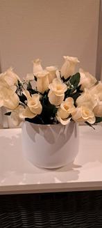 Prachtig bloemstuk met beige rozen in witte pot !, Nieuw, Ophalen of Verzenden