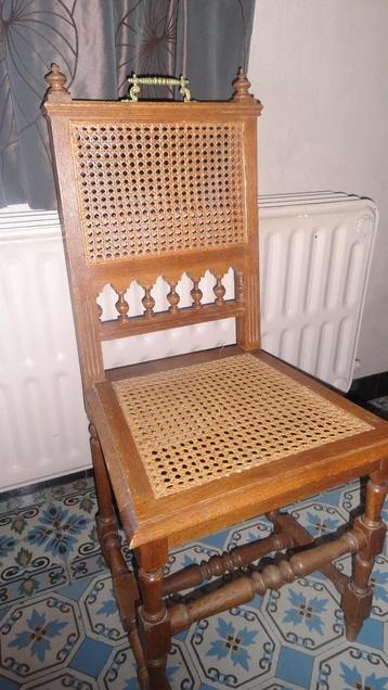 Chaise cannelée   beschikbaar voor biedingen
