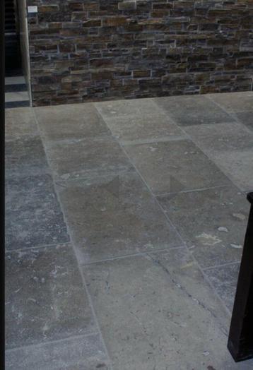 132M2 BOURGONDISCHE DALLEN TEGELS MEDOC VIEUX beschikbaar voor biedingen