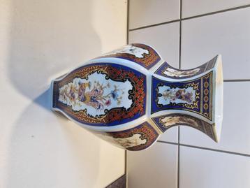 Mooie zeshoekige vaas in Imari-stijl  beschikbaar voor biedingen