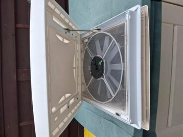 Witte dakventilator voor camper