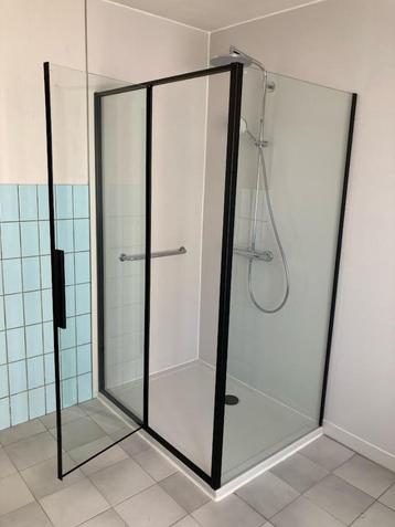 Douche met draaideur beschikbaar voor biedingen