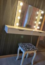Coiffeuse avec chaise, Enlèvement