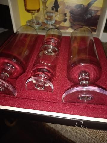 Schnapsglazen beschikbaar voor biedingen