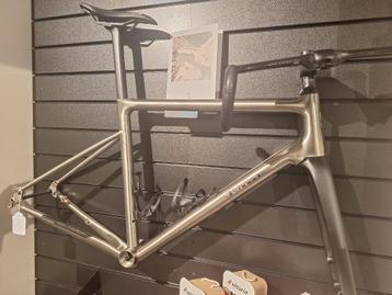 J. Guillem Formentor titanium frameset disc 54 beschikbaar voor biedingen