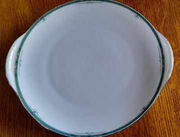 Plat en porcelaine de Limoges (service Diva vert)