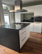 KEUKEN MET KOOKEILAND + APPARATUUR, Huis en Inrichting, Keuken | Complete keukens, Wit, Graniet of Steen, Dubbelwandige keuken