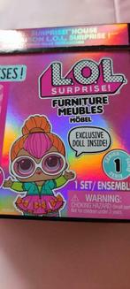 LOL Surprise Furniture Bedroom Series 1 LOL pop Neon QT, Kinderen en Baby's, Speelgoed | Poppen, Ophalen of Verzenden, Zo goed als nieuw