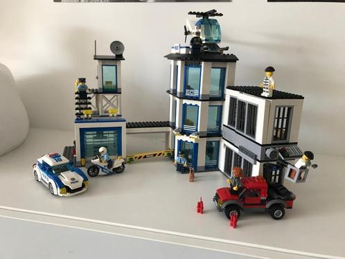 Lego City Politiebureau 60141, Kinderen en Baby's, Speelgoed | Duplo en Lego, Zo goed als nieuw, Lego, Complete set, Ophalen