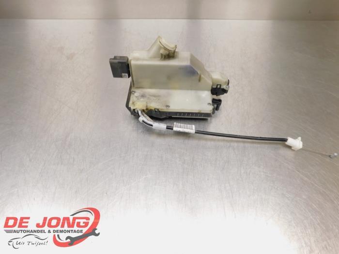 Serrure portière mécanique 4portes arrière gauche d'un Pe, Autos : Pièces & Accessoires, Carrosserie & Tôlerie, Peugeot, Utilisé