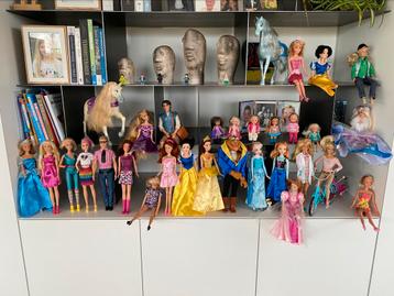 30+ Barbie incl bekende Disney-poppen en dressing room beschikbaar voor biedingen