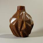 Vintage bruin keramieken vaasje, Huis en Inrichting, Ophalen of Verzenden, Gebruikt