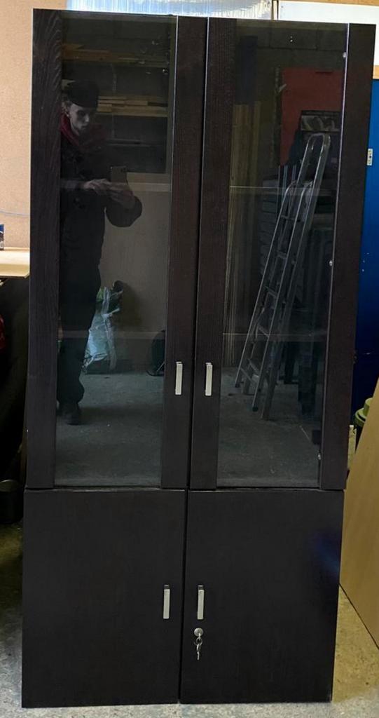 Vitrinekast + onderkast – donker hout - 180 x 83 x 45 cm., Huis en Inrichting, Kasten | Vitrinekasten, Gebruikt, Glas, Ophalen