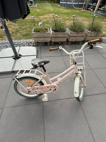 Kinder meisjes fiets beschikbaar voor biedingen