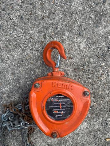 Ketting takel beschikbaar voor biedingen