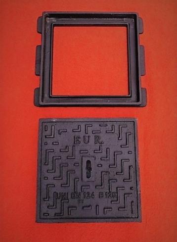 Gietijzeren putdeksels, putafdekkingen beschikbaar voor biedingen