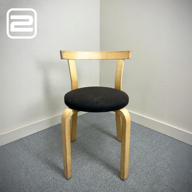 ARTEK 68 Kantinestoel Stapelbaar, Huis en Inrichting, Stoelen, Gebruikt, Eén, Hout, Kunststof, Stof, Zwart, Ophalen