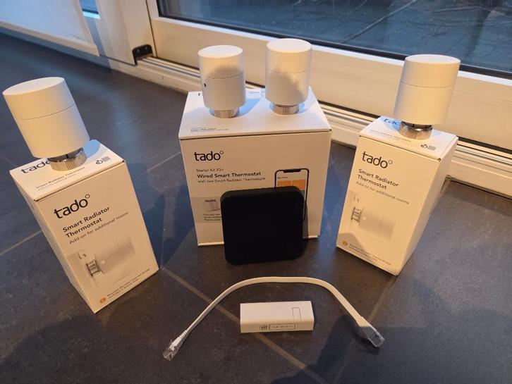 Tado V3+ Thermostaat (zwart) + 4 Smart Radiatorknoppen, Bricolage & Construction, Thermostats, Thermostat intelligent, Enlèvement ou Envoi